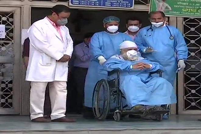 കോവിഡ് മുക്തനായി മന്‍മോഹന്‍ സിങ് ആശുപത്രി വിട്ടു; വീഡിയോ