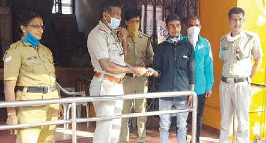 'ഈ കരുതലിന് കിട്ടിയ പ്രതിഫലം'; മുഖ്യമന്ത്രിയുടെ ദുരിതാശ്വാസ നിധിയിലേക്ക് 5000 രൂപ നൽകി അന്യസംസ്ഥാന തൊഴിലാളികൾ