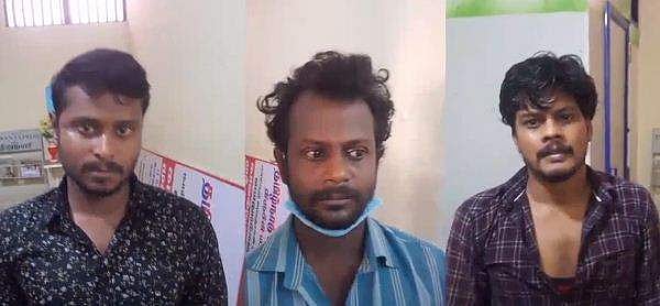 മകളുടെ മുന്നിലിട്ട് പിതാവിനെ വെട്ടിക്കൊലപ്പെടുത്തി; തല വെട്ടിയെടുത്ത് വടിവാളിൽ കോർത്ത് പൊലീസ് സ്റ്റേഷനിൽ 