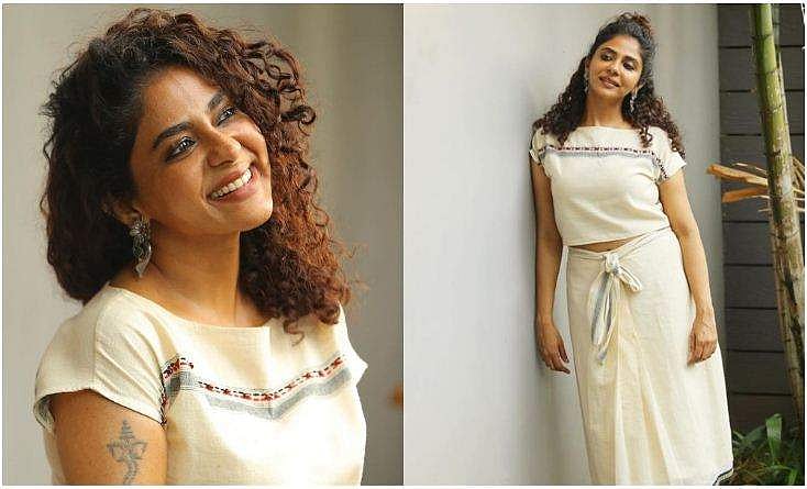 'മുണ്ടുടുത്ത ഞാൻ'; പൂർണിമയുടെ പുത്തൻ ഫാഷൻ പരീക്ഷണം, ചിത്രങ്ങൾ