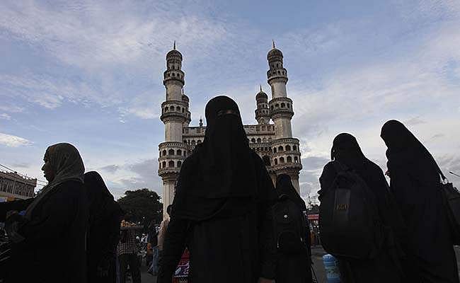 മുസ്ലിംകള്‍ കൊറോണ പരത്തുന്നുവെന്ന് പോസ്റ്റ്; ദുബൈയില്‍ ഇന്ത്യക്കാരനു ജോലി പോയി