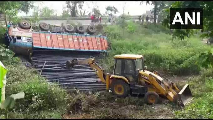 ബീഹാറില് ബസും ട്രക്കും കൂട്ടിയിടിച്ചു ; ഒമ്പത് അതിഥി തൊഴിലാളികള് മരിച്ചു