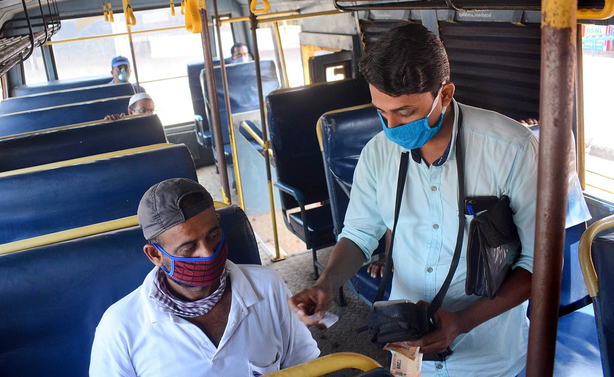 യാത്രക്കാരൻ ടിക്കറ്റെടുത്തില്ലെങ്കിൽ കണ്ടക്ടർക്ക് പിഴ; ഉത്തരവുമായി കെഎസ്ആർടിസി 