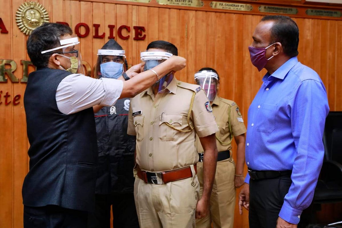 മഴക്കോട്ട് പിപിഇ കിറ്റാക്കി മാറ്റാന് ഐഎംഎ സഹായം; പൊലീസിന് 2000 ഫെയ്സ് ഷീല്ഡുകള്