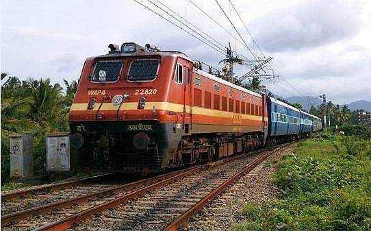 ജൂണ്‍ ഒന്നുമുതല്‍ 200 മെയില്‍, എക്‌സ്പ്രസ് ട്രെയിനുകള്‍; സംസ്ഥാനത്തിന് അകത്ത് മാത്രമായി സര്‍വീസ് നടത്താനും തയ്യാറെന്ന് റെയില്‍വേ, അടുത്ത പത്ത് ദിവസം 2600 പ്രത്യേക ട്രെയിനുകള്‍
