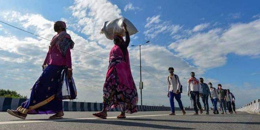 ദുരിത യാത്രയ്ക്ക് ശമനമില്ല; കുടിയേറ്റ തൊഴിലാളികളും കുടുംബങ്ങളും സഞ്ചരിച്ചത് മൃതദേഹത്തോടൊപ്പം 20 മണിക്കൂര്‍