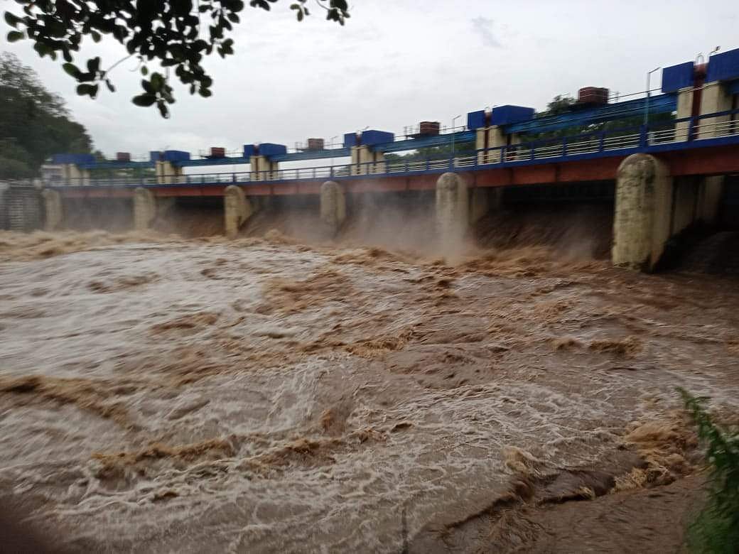 അരുവിക്കര ഡാമിന്റെ ഷട്ടറുകള്‍ തുറന്നു; കരമനയാറിന്റെ തീരത്തുളളവര്‍ക്ക് ജാഗ്രതാ നിര്‍ദേശം