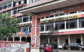 കണ്ണുവെട്ടിച്ച് കൊറോണ കെയര്‍ സെന്ററില്‍ നിന്ന് രക്ഷപ്പെടാന്‍ അസം സ്വദേശിയുടെ ശ്രമം ; ജനാല വഴി മൂന്നാം നിലയിലെ സണ്‍സൈഡിലെത്തി ; ഗാര്‍ഡിന്റെ തന്ത്രത്തില്‍ കുടുങ്ങി