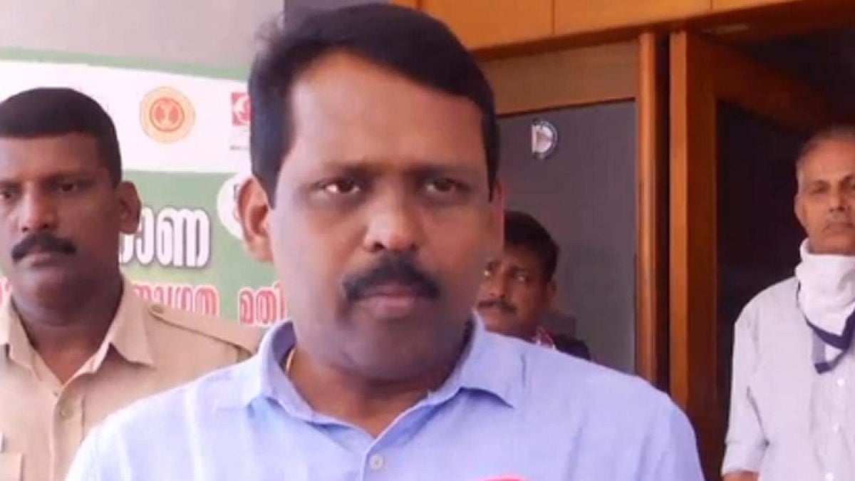 14 ദിവസത്തെ ക്വാറന്റീന്‍ ലംഘിച്ച്‌ കാസര്‍കോട്‌ കളക്ടര്‍, ഏഴ്‌ ദിവസം പിന്നിടുന്നതിന്‌ മുന്‍പ്‌ ഓഫീസിലെത്തി, വിമര്‍ശനം