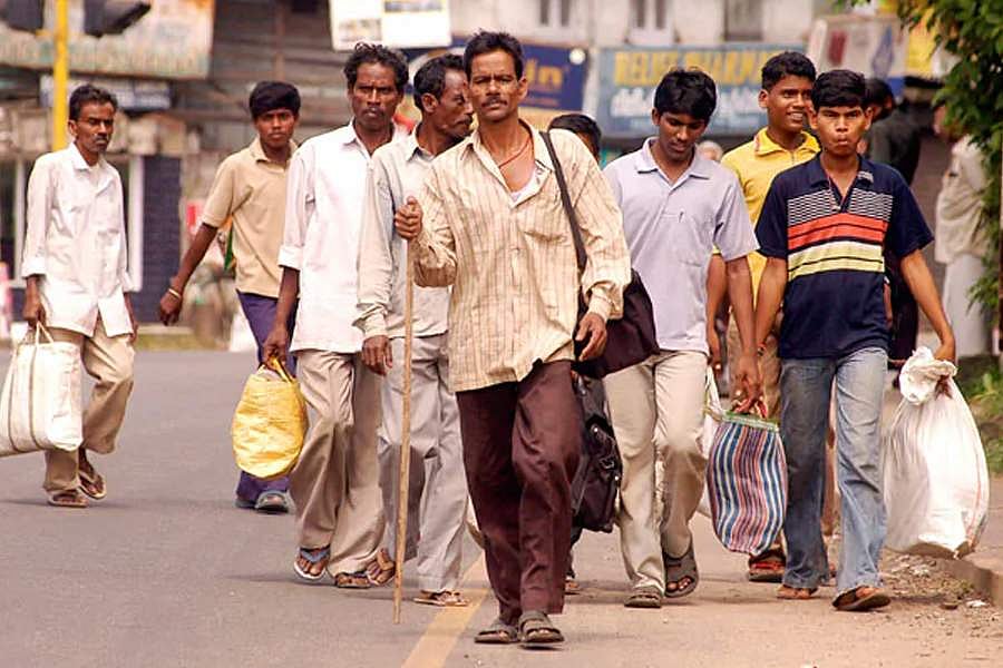 അതിഥി തൊഴിലാളികളോട് വാടക ചോദിച്ചു; കെട്ടിട ഉടമകള്‍ക്ക് എതിരെ നിയമനടപടി