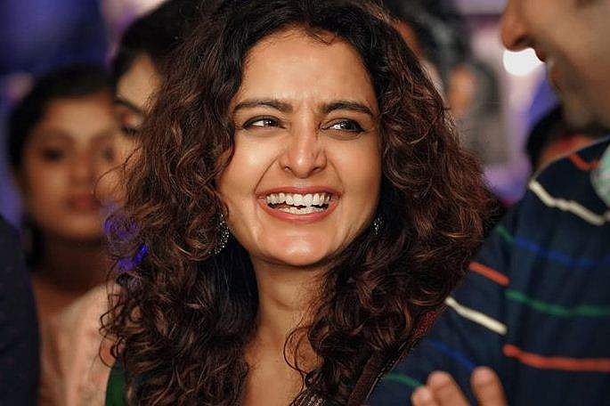 'ഡാൻസിൽ മാത്രമല്ല, വീണയിലുമുണ്ട് എനിക്ക് പിടി'; ഞെട്ടിച്ച് മഞ്ജു വാര്യർ; വിഡിയോ
