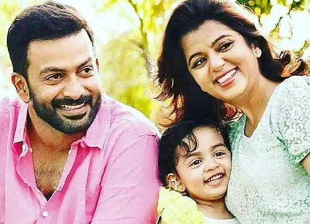 'എന്നും അല്ലി ചോദിക്കും, ലോക്ക്ഡൗൺ കഴിഞ്ഞോ? ഇന്ന് ഡാഡ വരുമോ?'; പൃഥ്വിക്കായി  കാത്തിരിക്കുന്നുവെന്ന് സുപ്രിയ