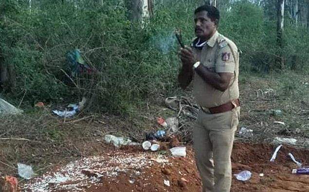 കോവിഡ് പകരുമെന്ന ഭീതിയില്‍ വീട്ടുകാര്‍ കൈയൊഴിഞ്ഞു; വന്യമൃഗത്തിന്റെ ആക്രമണത്തില്‍ 44 കാരന്‍ കൊല്ലപ്പെട്ടു, മൃതദേഹം സംസ്‌കരിച്ച് പൊലീസ്, മാതൃക