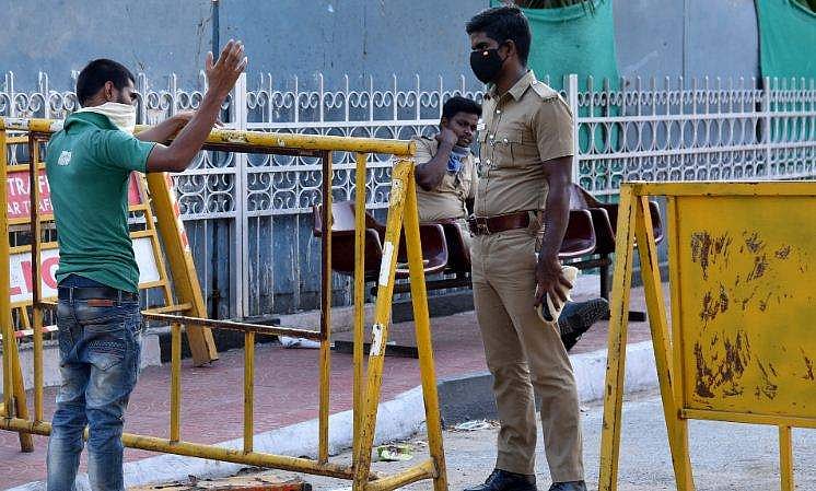നാളത്തെ സമ്പൂര്‍ണ ലോക്ക്ഡൗണ്‍; ആര്‍ക്കൊക്കെ പുറത്തിറങ്ങാം?; ഇളവുകള്‍ ഇങ്ങനെ