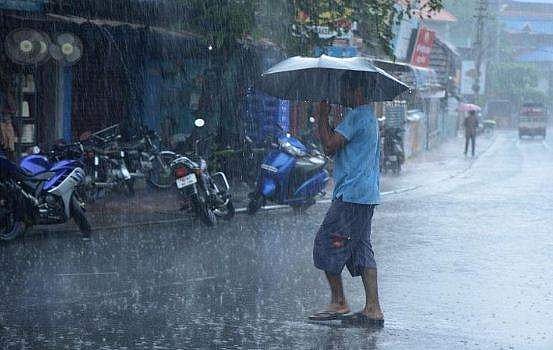 അടുത്ത അഞ്ച് ദിവസം ഒറ്റപ്പെട്ട കനത്ത മഴയ്ക്ക് സാധ്യത; രണ്ട് ജില്ലകളിൽ യെല്ലോ അലർട്ട്