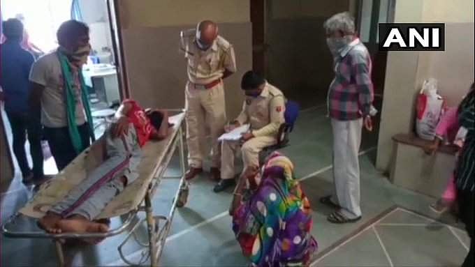 ആടിനെ മോഷ്ടിച്ചു എന്ന് ആരോപണം, യുവാവിനെ നഗ്നനാക്കി മര്‍ദ്ദിച്ചു, മുടി മുറിച്ചു, ഒരു ലക്ഷം രൂപ തരാന്‍ ഭീഷണി; ആശുപത്രിയില്‍ 