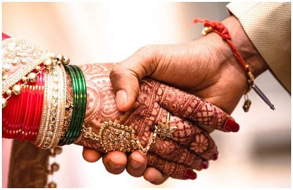 കോവിഡ് ടെസ്റ്റിന്റെ ഫലം വരുന്നതിന് മുന്‍പേ വിവാഹം; പങ്കെടുത്തത് നൂറുപേര്‍, കൊറോണ സ്ഥിരീകരിച്ച യുവാവിന് എതിരെ കേസ്