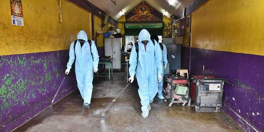 ശമനമില്ലാതെ കോവിഡ് വ്യാപനം; തമിഴ്‌നാട്ടില്‍ കൂടുതല്‍ ജില്ലകള്‍ സമ്പൂര്‍ണ ലോക്ക്ഡൗണിലേക്ക്
