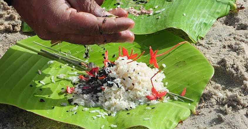 ബലിതര്‍പ്പണത്തിന് 70 രൂപ, തിലഹോമത്തിന് 50 രൂപ; കര്‍ക്കിടക വാവ് ഫീസ് ഏകീകരിച്ച് ദേവസ്വം ബോര്‍ഡ്