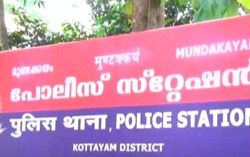 പെണ്‍കുട്ടികള്‍ ആറ്റില്‍ ചാടി മരിക്കാന്‍ ശ്രമിച്ചതിന് പിന്നില്‍ ലൈംഗിക പീഡനം, മൂന്ന് യുവാക്കള്‍ അറസ്റ്റില്‍; തുമ്പായത് മൊബൈല്‍ ഫോണ്‍