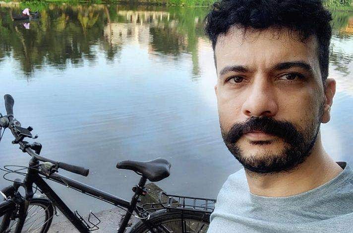 ആര് പുറത്തു കയറിയാലും ചവുട്ടിയാലും അവരേം കൊണ്ട് പൊവും; തന്റെ ഹീറോയ്ക്കൊപ്പം പിഷാരടി