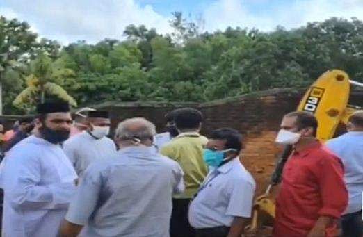 വൈദികന്റെ സംസ്‌കാരത്തില്‍ അനിശ്ചിതത്വം, ദഹിപ്പിക്കാന്‍ കുടുംബത്തിന്റെ അനുമതി; രോഗത്തിന്റെ ഉറവിടം വ്യക്തമല്ല, ആശങ്കയേറുന്നു