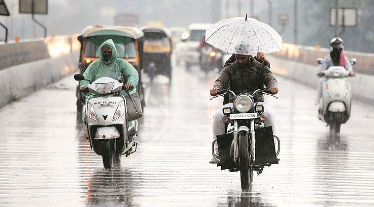 മൂന്നു മണിക്കൂറിനുളളില്‍ മഴ കനക്കും, 40 കിലോമീറ്റര്‍ വേഗതയില്‍ കാറ്റ്; മൂന്ന് ജില്ലകളില്‍ ജാഗ്രതാ നിര്‍ദേശം 