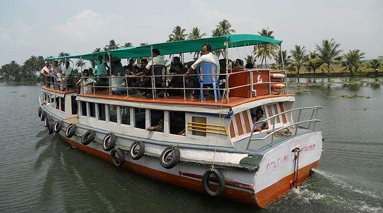 അന്തര് ജില്ലാ ബോട്ട് സര്വീസുകള് ഇന്നു മുതല്; മുഴുവന് സീറ്റിലും ഇരുന്ന് യാത്ര ചെയ്യാം
