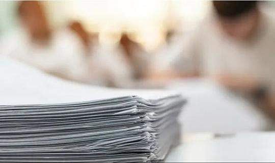 എസ്എസ്എൽസി മൂല്യനിർണയത്തിനിടെ അധ്യാപിക കുഴഞ്ഞുവീണു, കോവിഡ് പേടിച്ച് അടുക്കാതെ സഹപ്രവർത്തകർ; ആശുപത്രിയിലെത്തിച്ചത് ഭർത്താവെത്തിയതിന് ശേഷം  