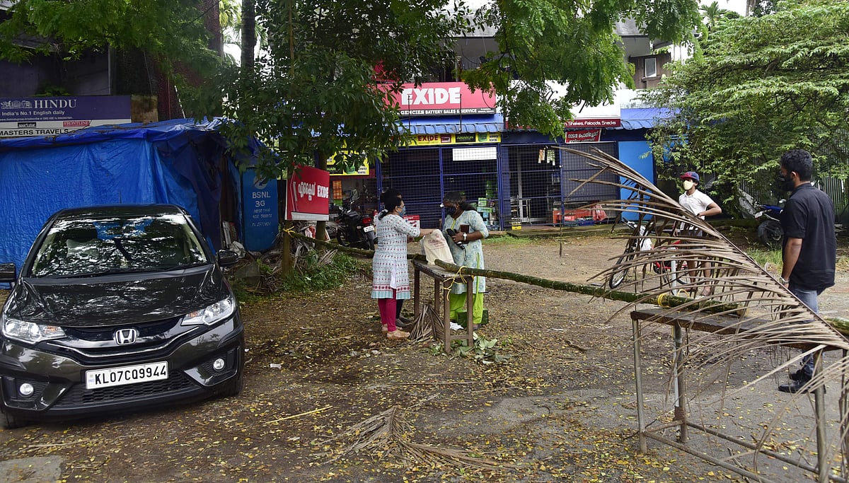 എറണാകുളത്ത് നിശബ്ദ വ്യാപനത്തിന്റെ സാധ്യതകള് ശക്തം; ഒരാഴ്ചയില് സമ്പര്ക്കത്തിലൂടെ കോവിഡ് ബാധിച്ച 54 കേസുകള്