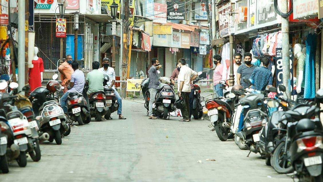 സമ്പര്‍ക്ക കേസുകളുടെ നിരക്ക് 20.64 ശതമാനം; അപകടകരമായ സാഹചര്യമെന്ന് മുഖ്യമന്ത്രി 