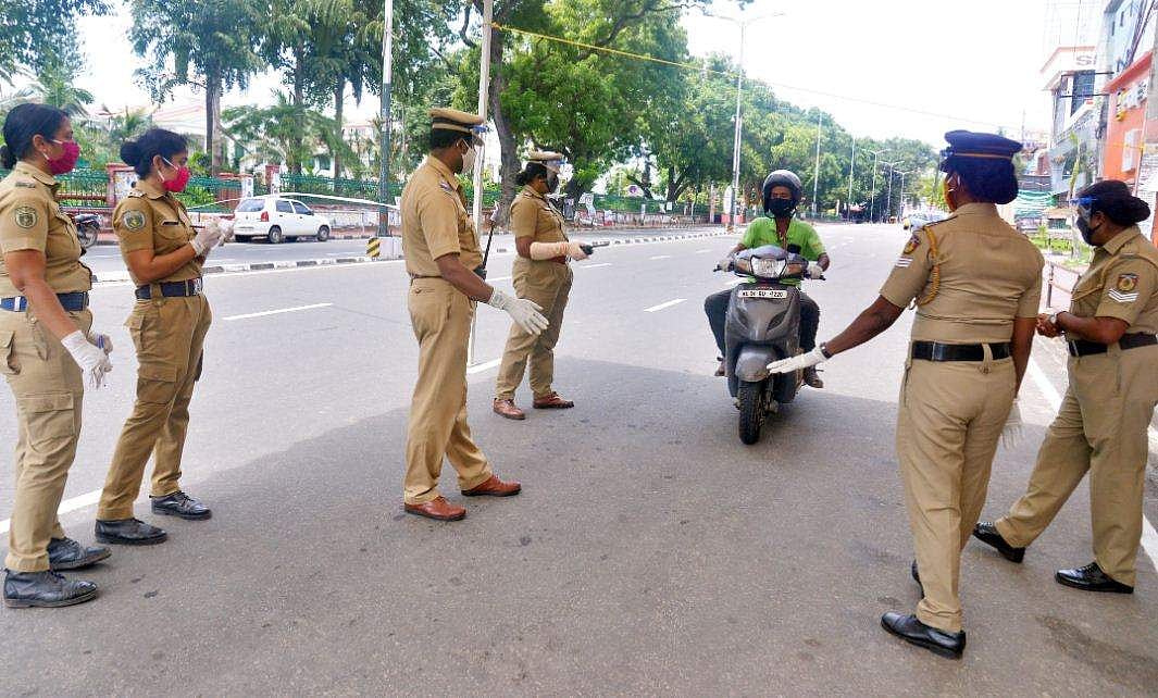 പൂന്തുറയില്‍ ഇളവ്, കടകള്‍ വൈകീട്ട് അഞ്ചു വരെ തുറക്കും; മത്സ്യത്തൊഴിലാളികള്‍ക്ക് കടലില്‍ പോകാനും അനുമതി 