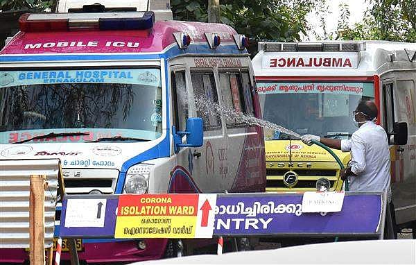 എറണാകുളത്ത് 30 പേർക്ക് സമ്പർക്കത്തിലൂടെ കോവിഡ്, അഞ്ച് പേരുടെ വൈറസ് ബാധ അജ്ഞാതം; പുതുതായി 47 രോ​ഗികൾ
