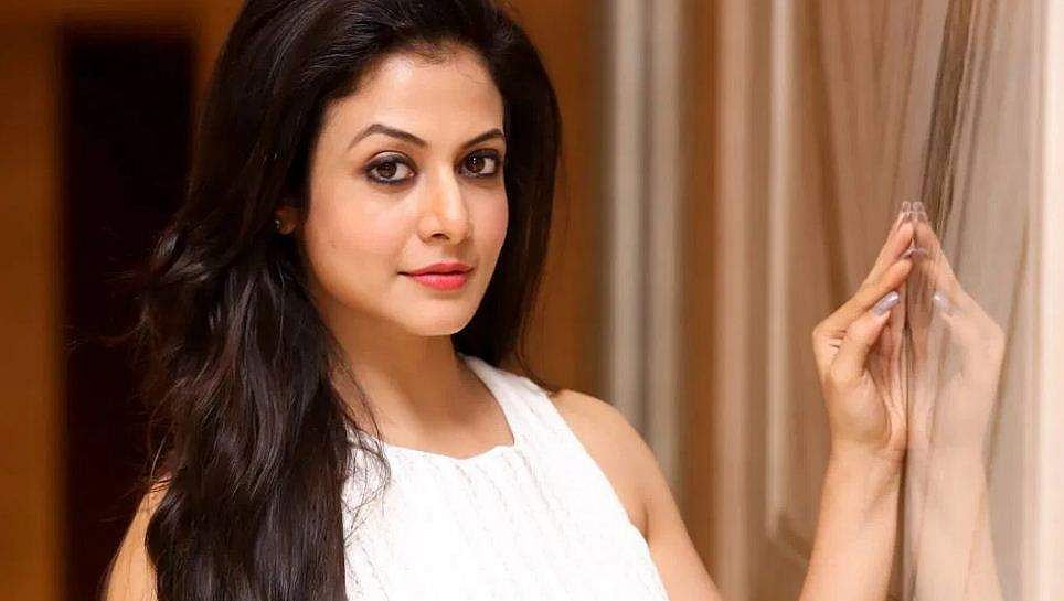 കുഞ്ഞ് പിറന്നതിന് പിന്നാലെ നടി കോയൽ മാലിക്കിന് കോവിഡ്; കുടുംബാം​ഗങ്ങൾക്കും രോ​ഗബാധ