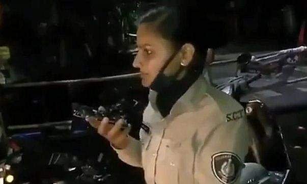 ലോക്ക്ഡൗണ്‍ ലംഘിച്ച് കറങ്ങിയ മന്ത്രി പുത്രനെയും സംഘത്തെയും തടഞ്ഞു; വനിതാ കോണ്‍സ്റ്റബളിനെ സ്ഥലം മാറ്റി; വിവാദം