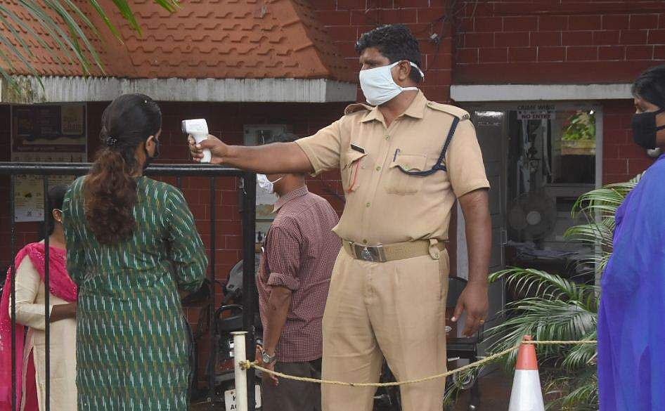 സംസ്ഥാനത്ത് കോവിഡ് ബാധിതര്‍ 8000 കടന്നു; ചികിത്സയില്‍ കഴിയുന്നവരുടെ ജില്ല തിരിച്ചുളള കണക്ക് 