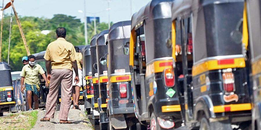 വിഴിഞ്ഞം ഹാര്‍ബറിലെ ഓട്ടോഡ്രൈവര്‍മാര്‍ക്ക് ആന്റിജന്‍ പരിശോധന; കോവിഡ് സ്ഥിരീകരിച്ച വെങ്ങാനൂര്‍ സ്വദേശിയുടെ സമ്പര്‍ക്കപ്പട്ടിക വിപുലം