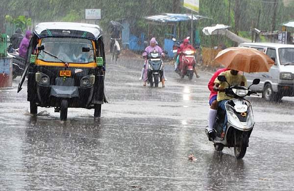 മഴ വീണ്ടും കനക്കും; നാളെ അഞ്ച് ജില്ലകളിൽ യെല്ലോ അലർട്ട് 
