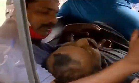 സ്വര്‍ണക്കടത്ത് കേസ്: യുഎഇ കോണ്‍സുലേറ്റ്‌ ഗണ്‍മാനെ കണ്ടെത്തി, കൈ ഞരമ്പ് മുറിച്ച നിലയില്‍ 