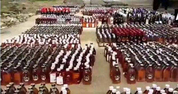നിരത്തിവെച്ച 14,000 വിദേശമദ്യക്കുപ്പികള്‍ക്ക് മുകളിലൂടെ റോഡ് റോളര്‍ ഓടിച്ചു ; പൊട്ടിച്ചിതറിയത് 72 ലക്ഷം രൂപയുടെ മദ്യം ( വീഡിയോ)