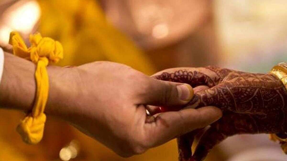 രാത്രി വീട്ടിൽ നിന്ന് ഇറക്കിക്കൊണ്ടുപോയി; പ്രായം മറച്ചുവച്ച് 17കാരൻ 15 കാരിയെ താലികെട്ടി; അറസ്റ്റ്