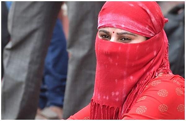 ഭര്‍ത്താവിനെ കാണാന്‍ ആഗ്രഹം, കോവിഡ് സ്ഥിരീകരിച്ച് ക്വാറന്റൈനില്‍ കഴിഞ്ഞിരുന്ന 30 കാരി യുഎഇയില്‍; കേസ് 