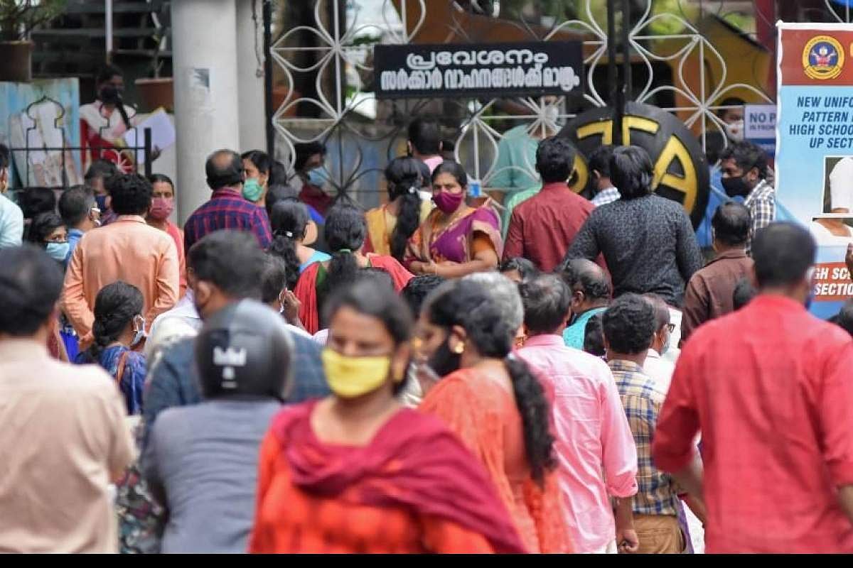 തിരുവനന്തപുരത്ത് കീം പരീക്ഷ എഴുതിയ മറ്റൊരു വിദ്യാര്ഥിക്ക് കൂടി കോവിഡ്, അമ്മയ്ക്കും രോഗബാധ; സമ്പര്ക്കപ്പട്ടിക വിപുലം
