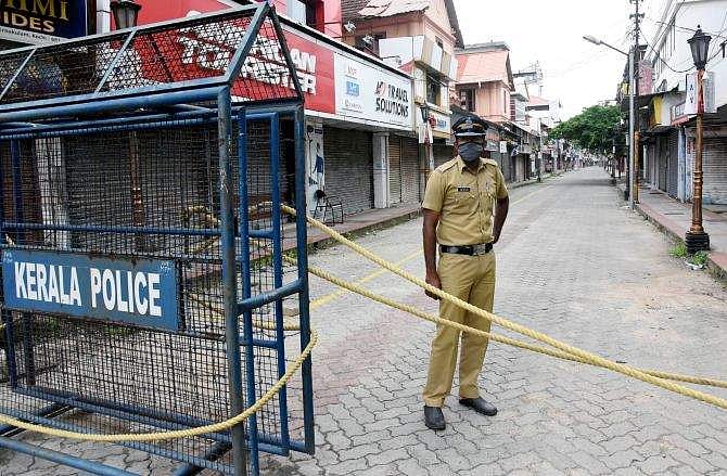 എറണാകുളത്ത് പുതിയ അഞ്ച് കണ്ടെയ്ൻമെന്റ് സോണുകൾ; രോ​ഗവ്യാപന ഭീതിയിൽ കൊച്ചി