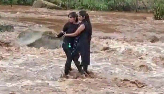 പിക്‌നിക്കിനിടെ 'എല്ലാം മറന്ന്' നദിയില്‍ സെല്‍ഫി ; പൊടുന്നനെ ജലനിരപ്പ് ഉയര്‍ന്നു, രണ്ടുപെണ്‍കുട്ടികള്‍ കുടുങ്ങി