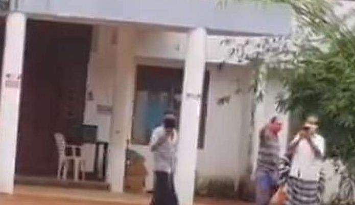 പഴത്തിനുളളില്‍ 'ലഹരി', ഭക്ഷണപ്പൊതികള്‍ക്ക് ഒപ്പം മദ്യക്കുപ്പികള്‍; കോവിഡ് കേന്ദ്രത്തില്‍ രോഗികളുടെ അഴിഞ്ഞാട്ടം, അസഭ്യവര്‍ഷം 