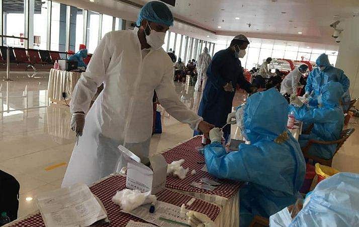 കണ്ണൂരിൽ 23 ആരോ​ഗ്യ പ്രവർത്തകർക്കും നാല് പൊലീസുകാർക്കും കോവിഡ്; ആശങ്ക