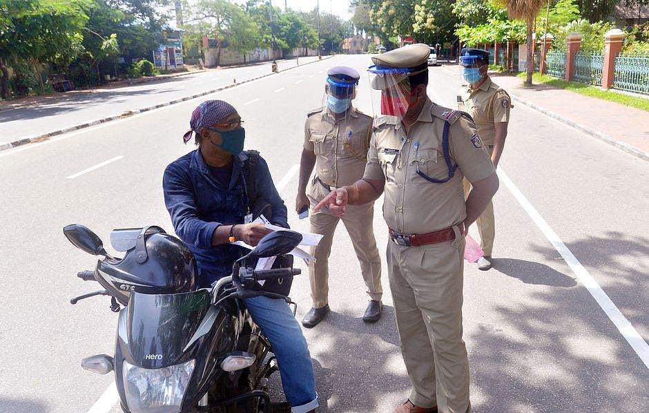 കൊച്ചി കടുത്ത ആശങ്കയില്‍ ;  സമ്പര്‍ക്കരോഗബാധ കുതിക്കുന്നു ; പരിശോധന കര്‍ശനമാക്കി ; ജില്ലയില്‍ 13,351 പേര്‍ നിരീക്ഷണത്തില്‍
