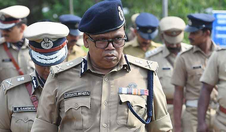 50 വയസിന് മുകളില് പ്രായമുള്ള പൊലീസുകാരെ കോവിഡ് ഡ്യൂട്ടിക്ക് നിയോഗിക്കരുത്; മറ്റ് അസുഖങ്ങളുള്ളവരെയും ഒഴിവാക്കണം : ഡിജിപിയുടെ കര്ശന നിര്ദേശം