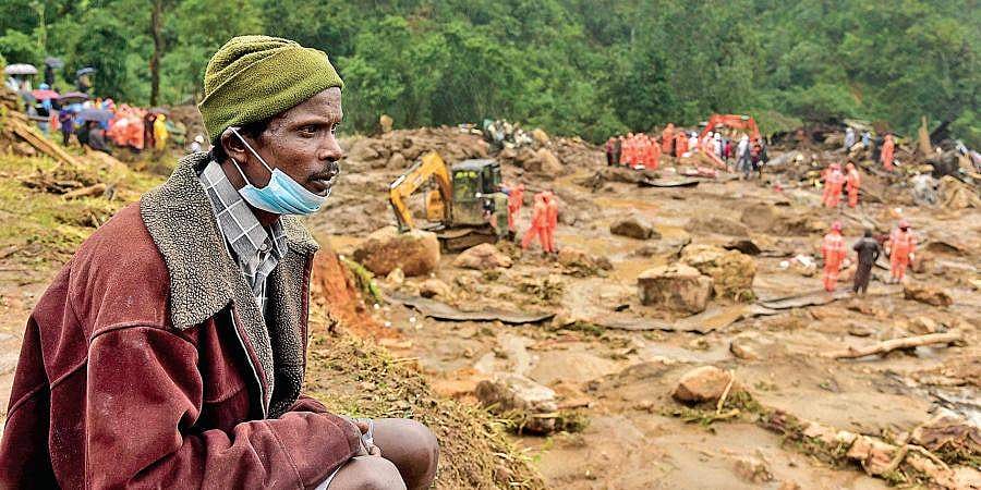 പെട്ടിമുടി ദുരന്തം: രണ്ടു മൃതദേഹങ്ങള്‍ കൂടി കണ്ടെടുത്തു; ഇനി കണ്ടെത്താനുള്ളത് 12പേരെ